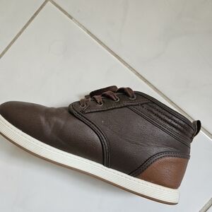 Levi's boy's shoes, sz 5.5